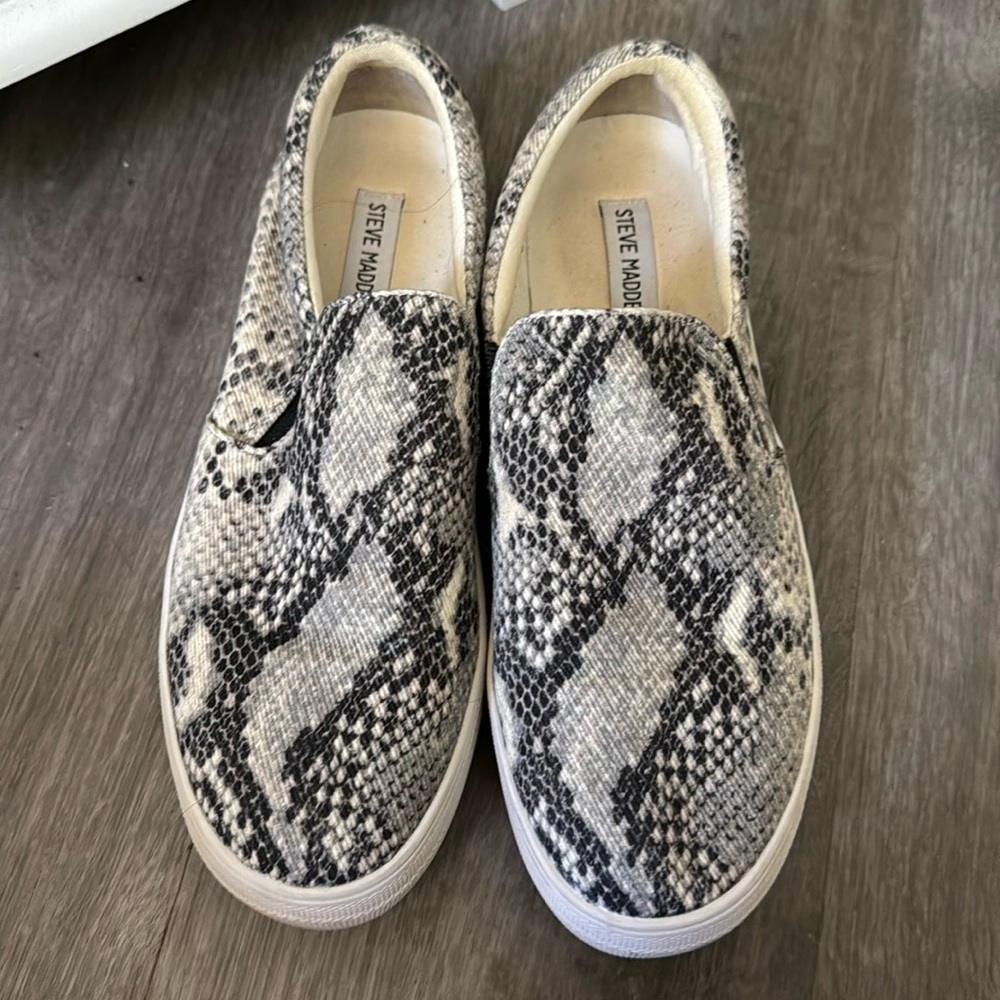 Steve Madden-Bella Vita Women’s Maribel Sneakers-Taupe Snake Prrint